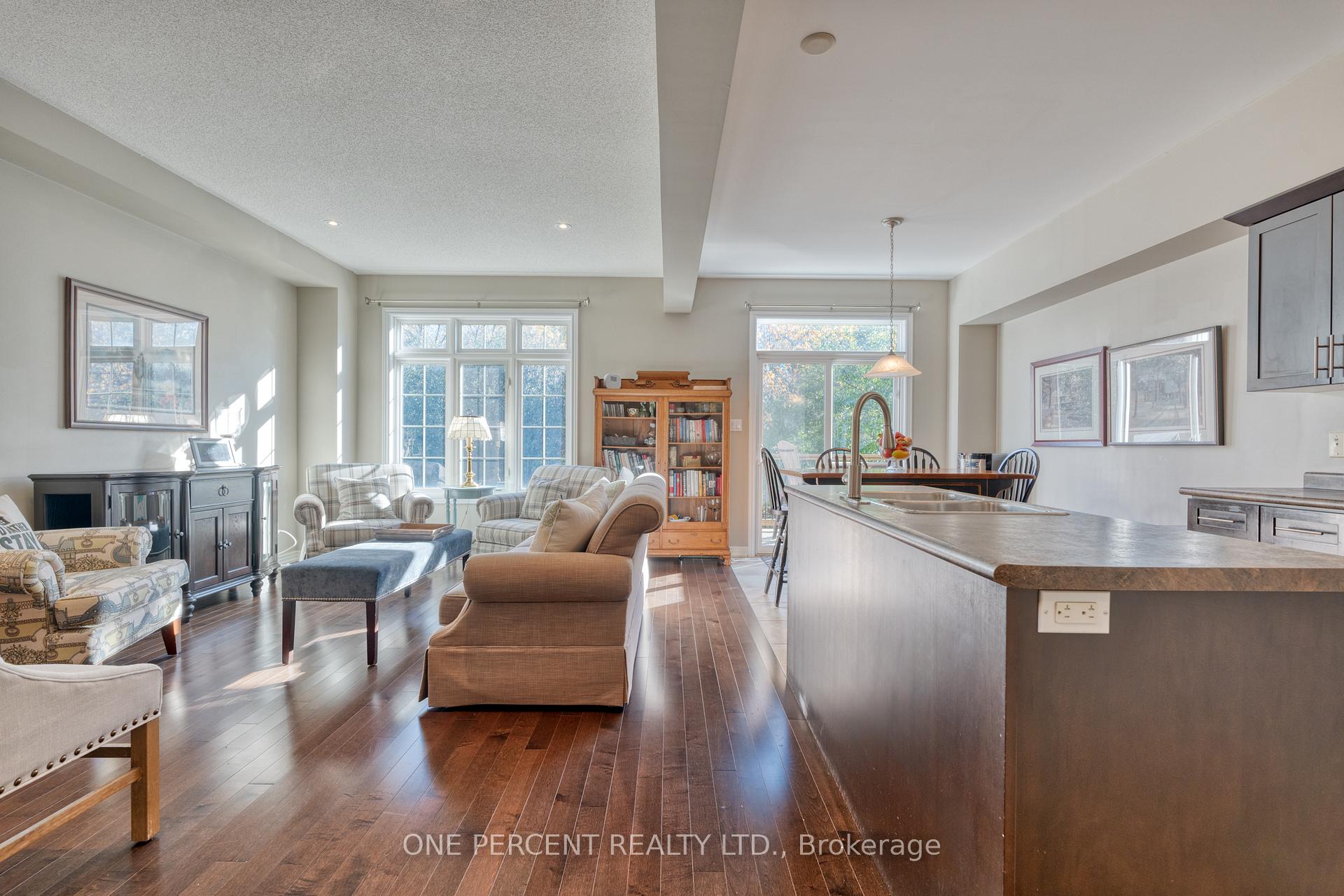 Photo 5 of 42 Oakhaven Place, Hamilton, Meadowlands — HOMEH