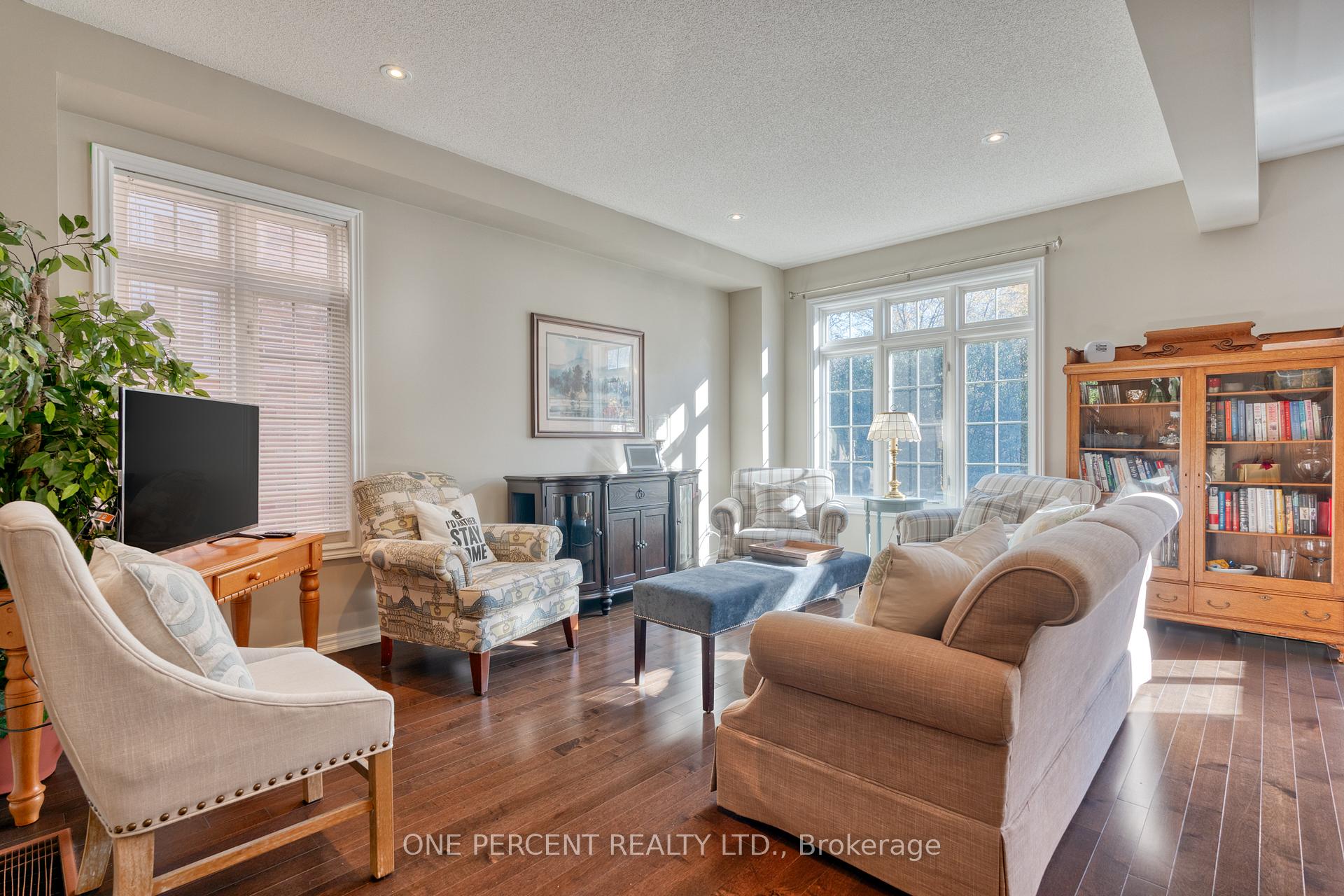 Photo 15 of 42 Oakhaven Place, Hamilton, Meadowlands — HOMEH