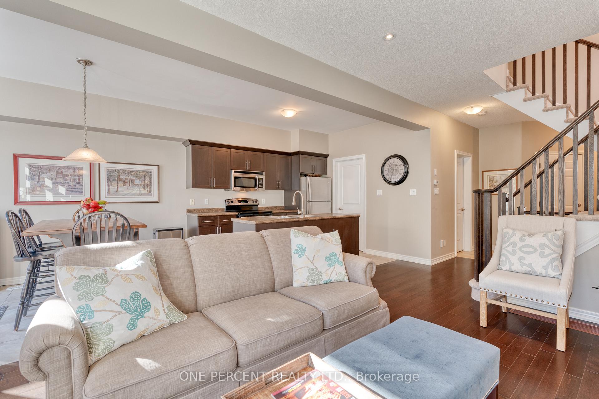 Photo 17 of 42 Oakhaven Place, Hamilton, Meadowlands — HOMEH