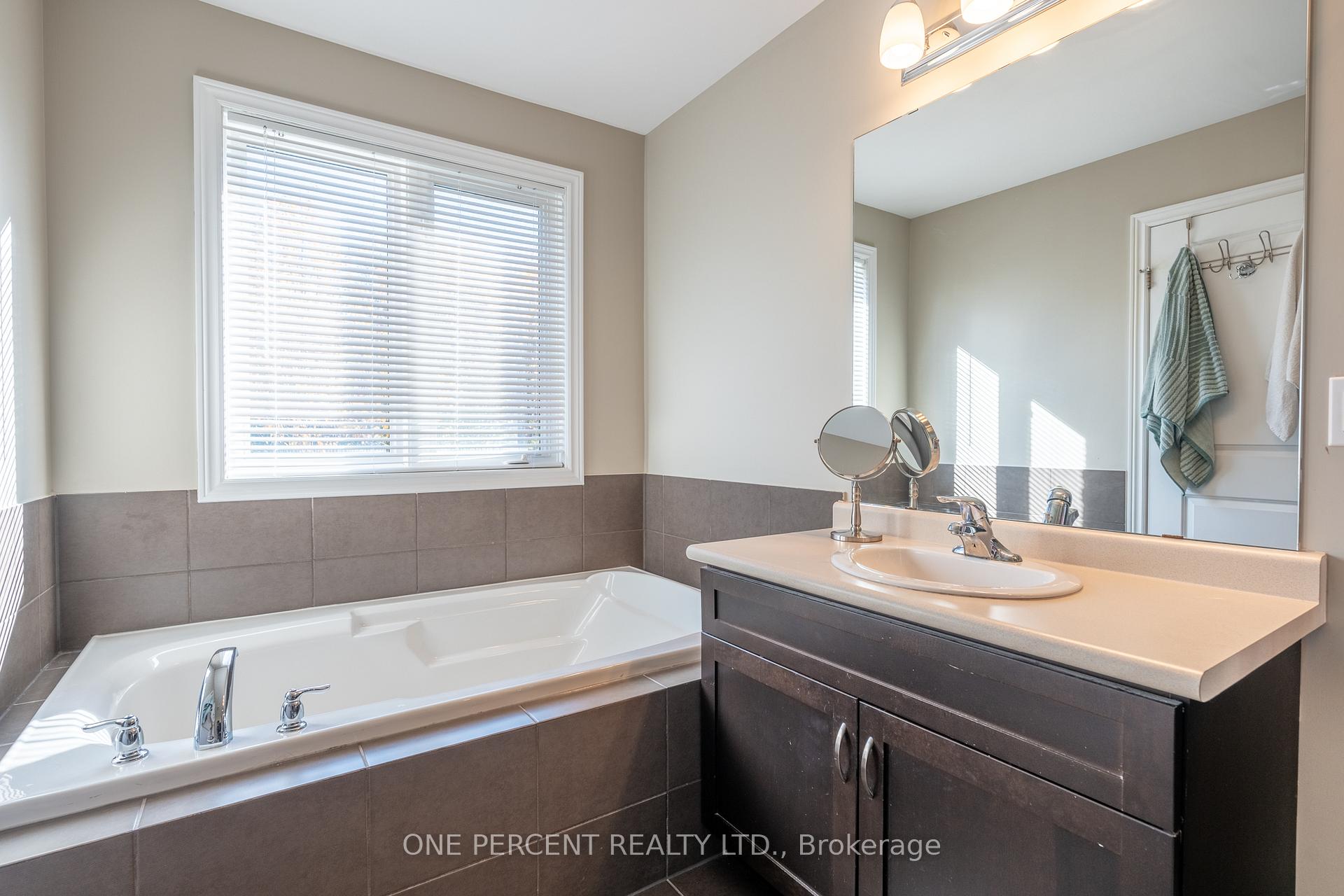 Photo 23 of 42 Oakhaven Place, Hamilton, Meadowlands — HOMEH
