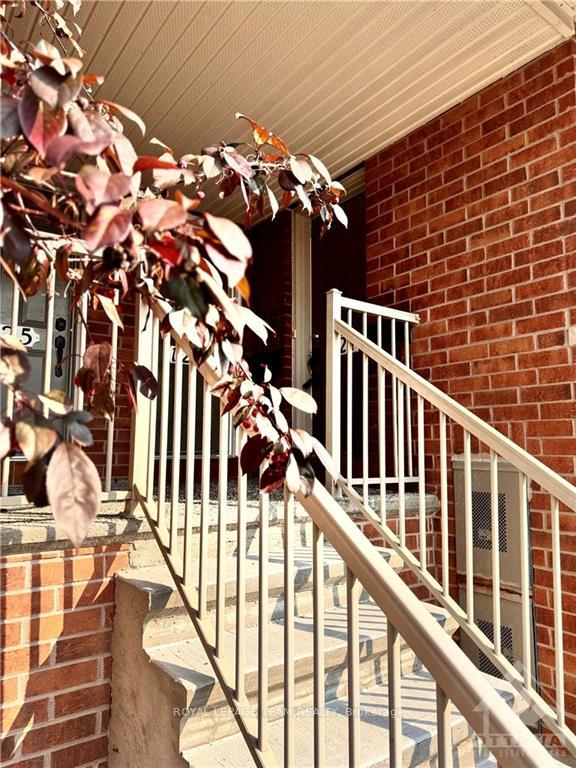 Photo 2 of 127 Keltie, Ottawa, Barrhaven - Longfields — HOMEH