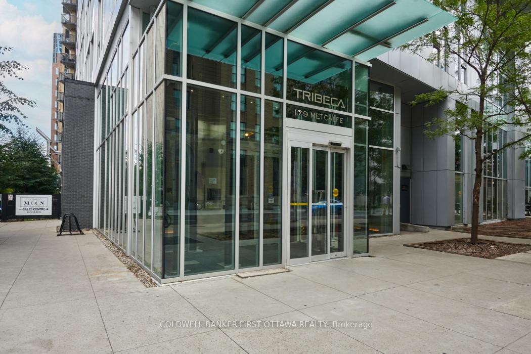 Front of Unit 2504, 179 Metcalfe Street