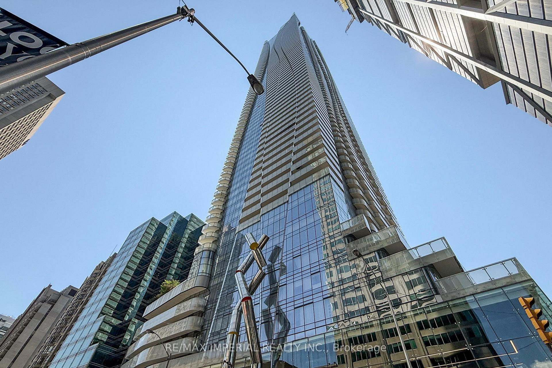 Photo 4 of Unit 414, 1 Bloor Street E, Toronto, Church-Yonge Corridor — HOMEH
