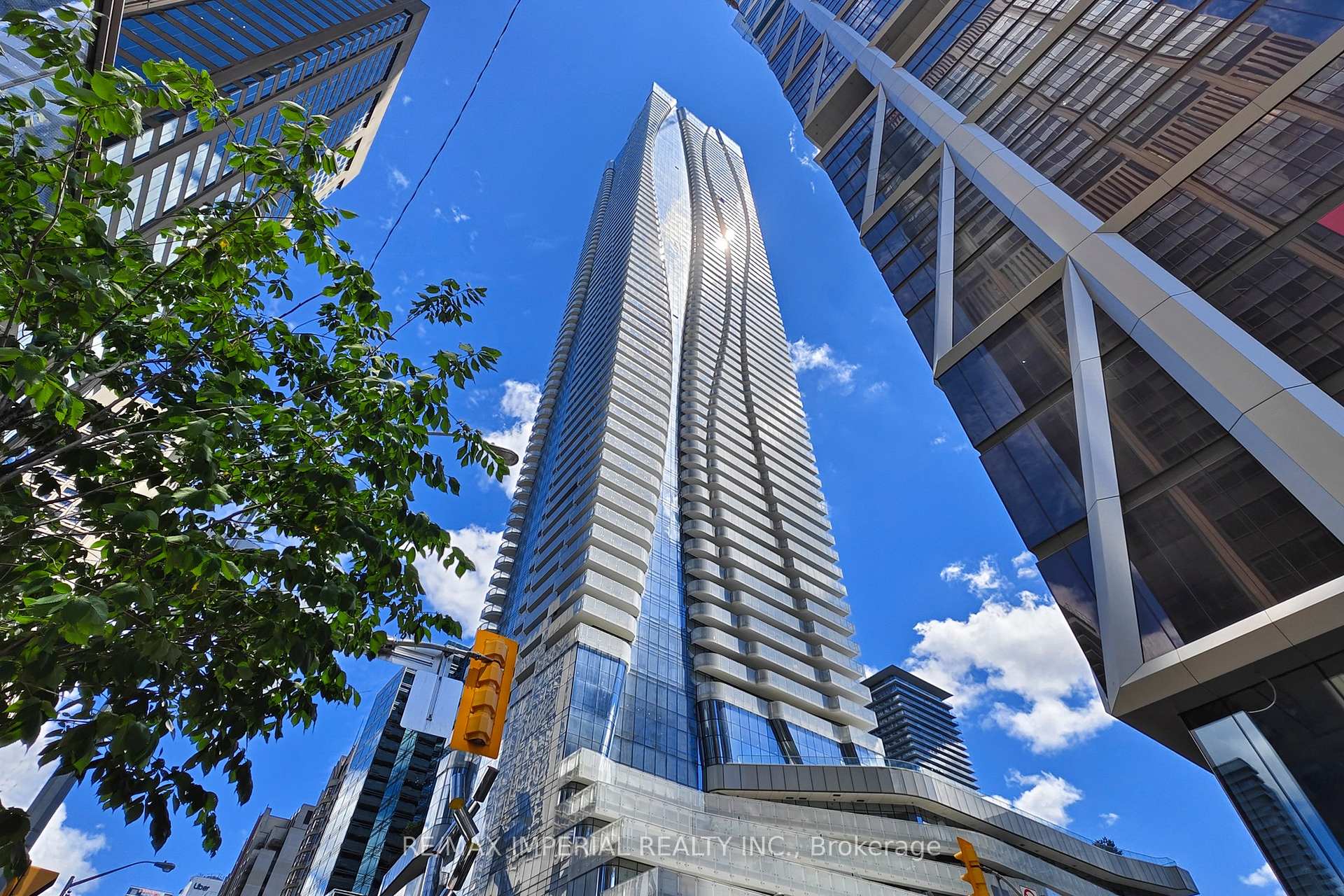 Photo 5 of Unit 414, 1 Bloor Street E, Toronto, Church-Yonge Corridor — HOMEH