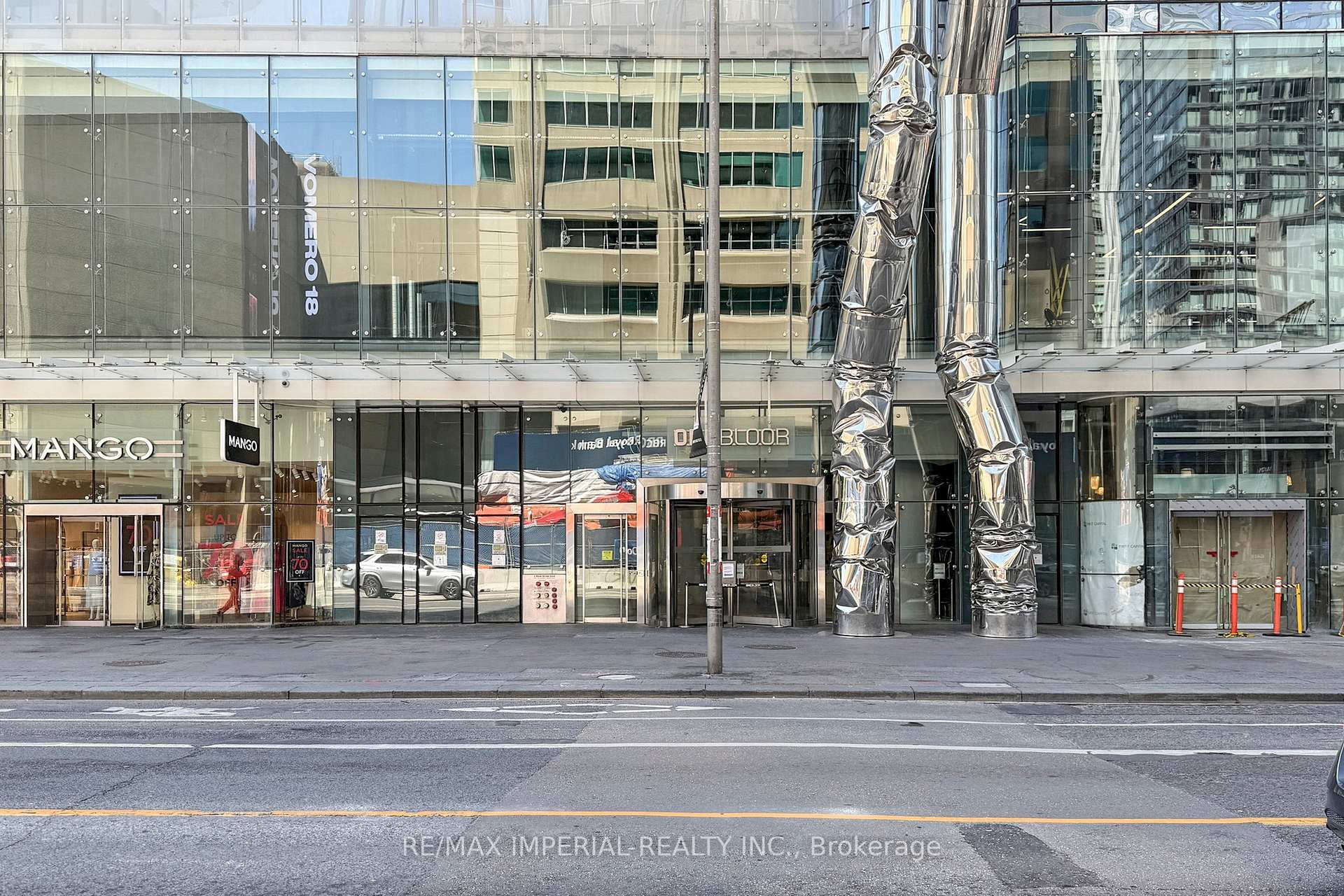 Photo 7 of Unit 414, 1 Bloor Street E, Toronto, Church-Yonge Corridor — HOMEH