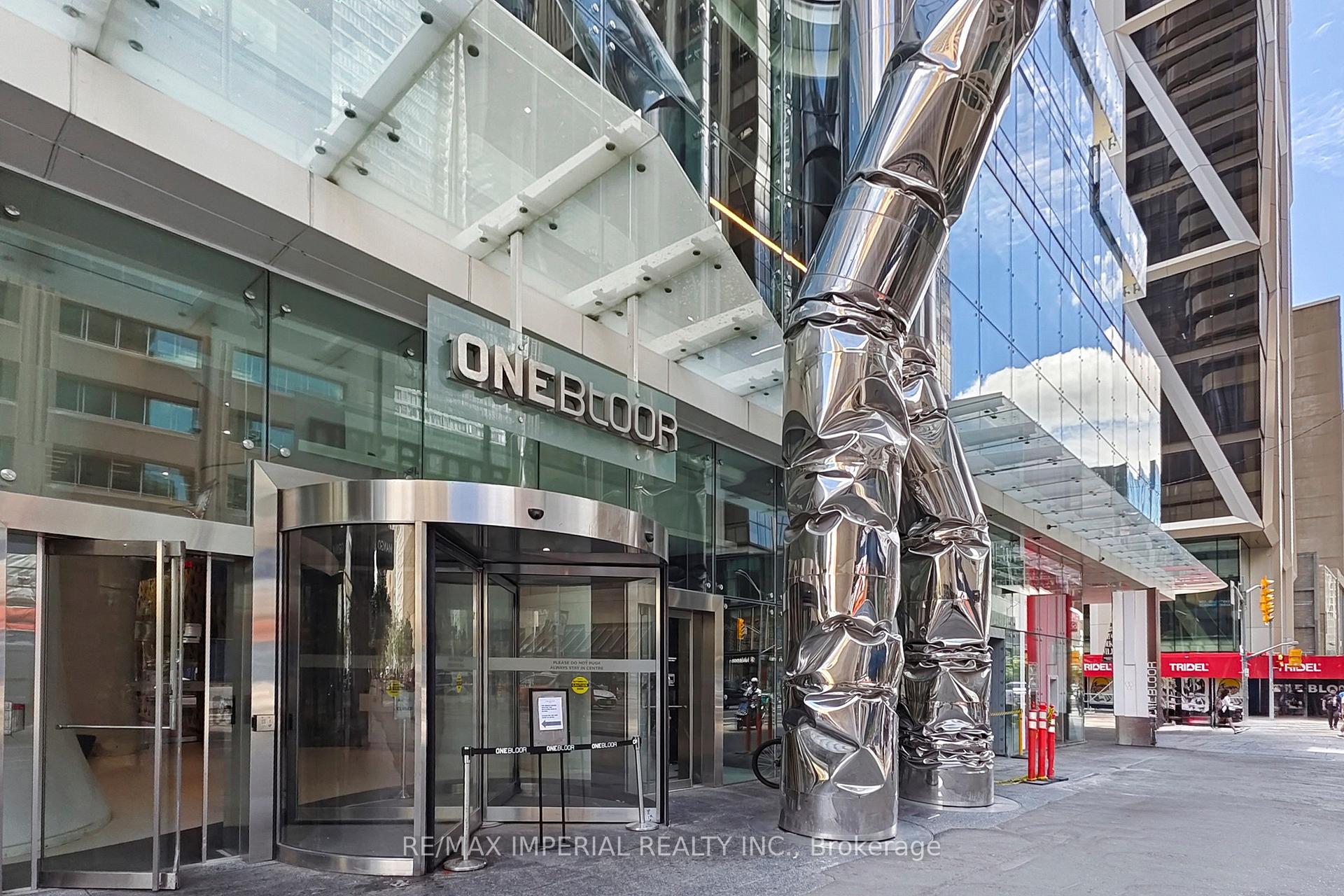 Photo 8 of Unit 414, 1 Bloor Street E, Toronto, Church-Yonge Corridor — HOMEH