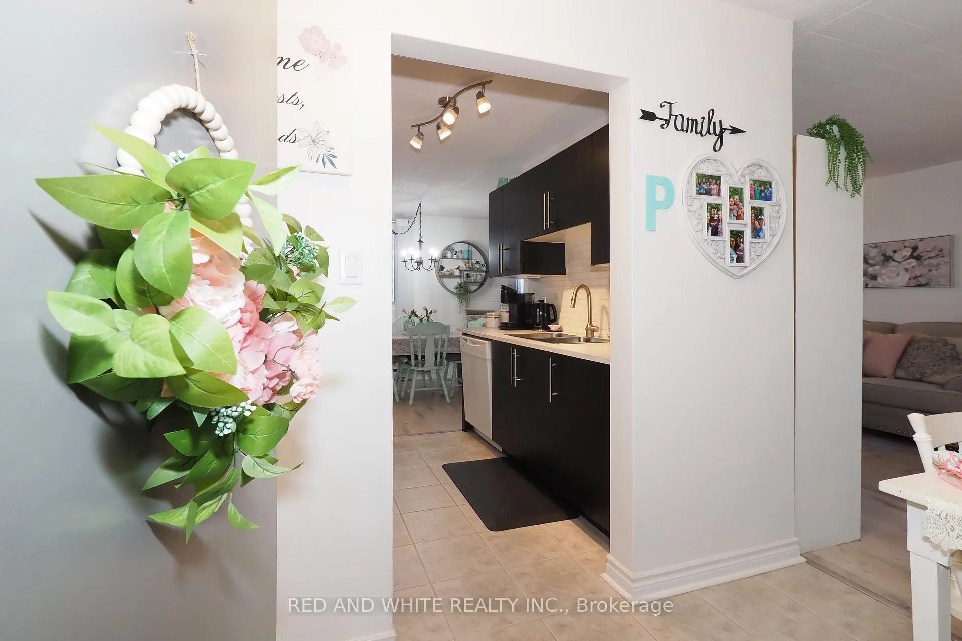 Photo 3 of Unit 403, 29 West Avenue W, Kitchener — HOMEH