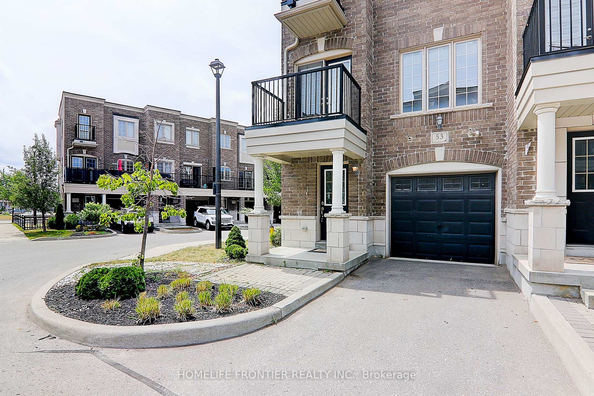Photo 3 of 53 Ferris Square, Clarington, Courtice — HOMEH