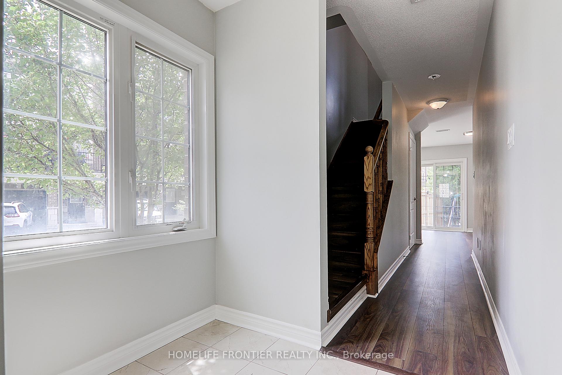 Photo 4 of 53 Ferris Square, Clarington, Courtice — HOMEH