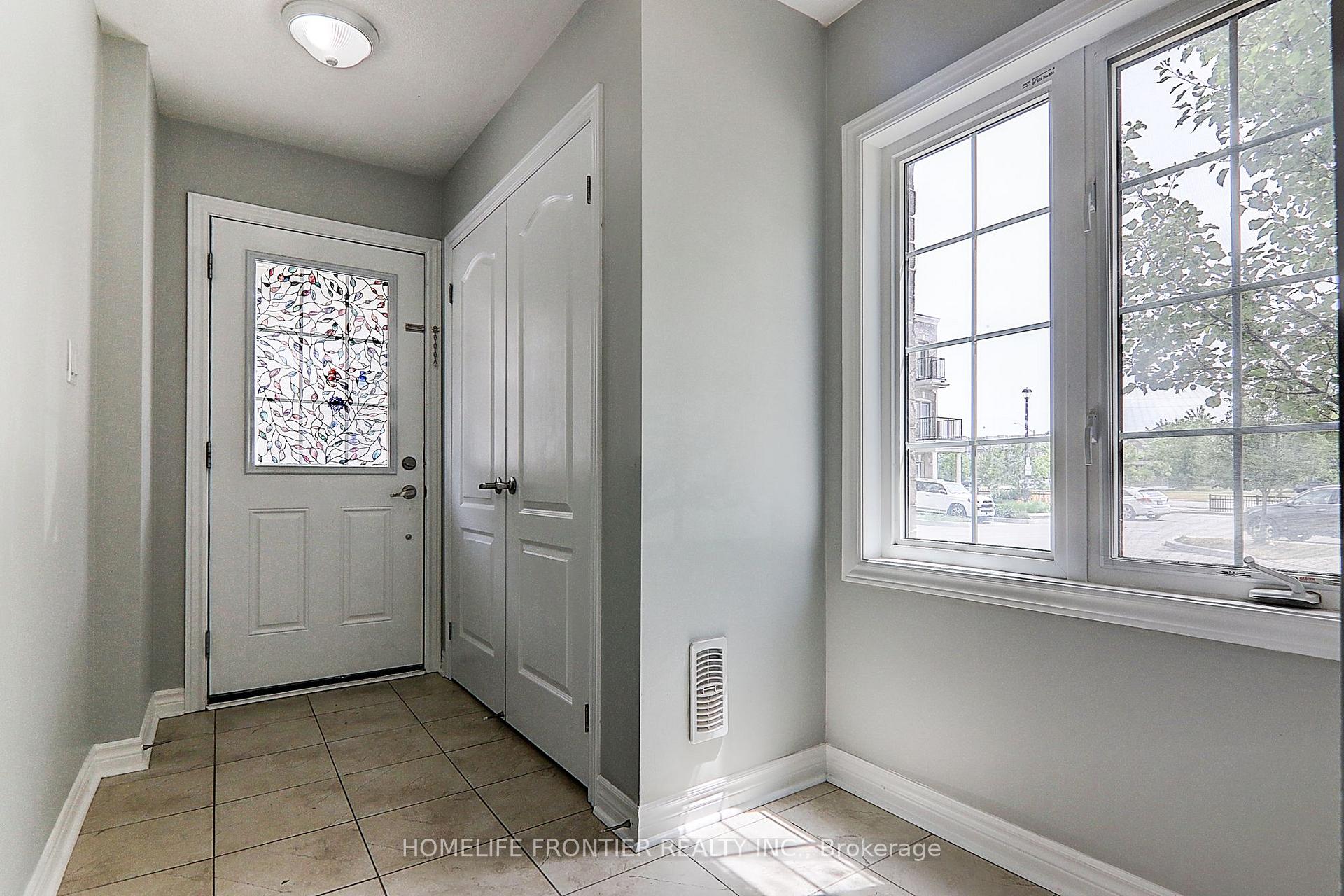 Photo 2 of 53 Ferris Square, Clarington, Courtice — HOMEH