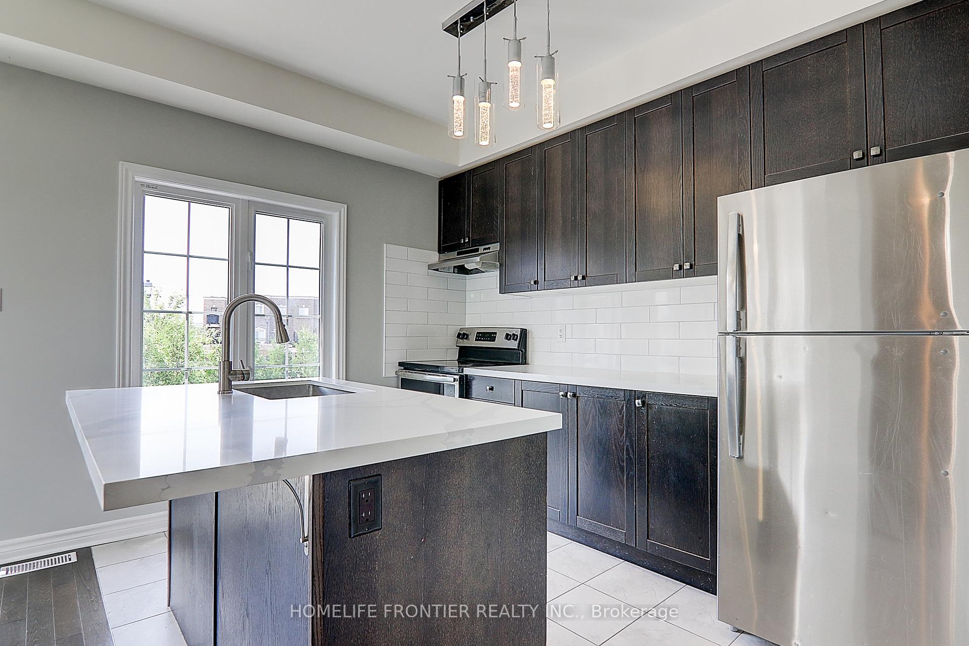 Photo 10 of 53 Ferris Square, Clarington, Courtice — HOMEH