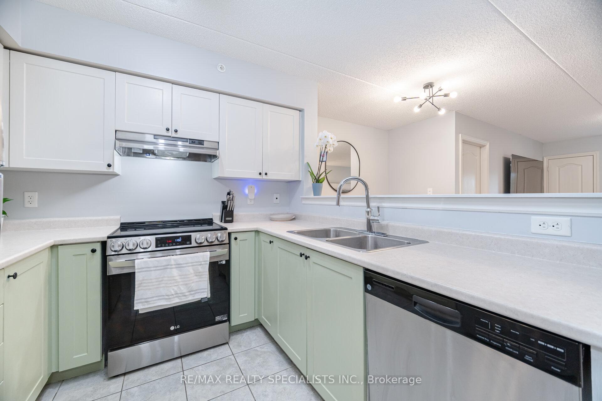 Photo 3 of Unit 214, 1450 Main Street E, Milton, Dempsey — HOMEH