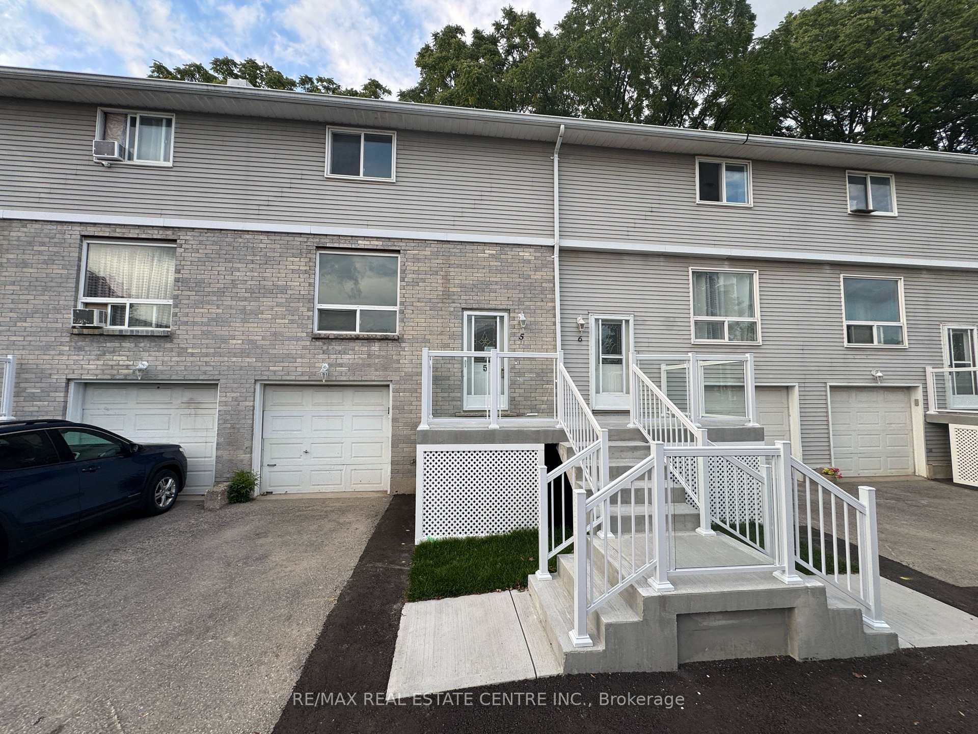 Photo 1 of Unit 5, 648 Doon Village Road, Kitchener, Pioneer Park — HOMEH