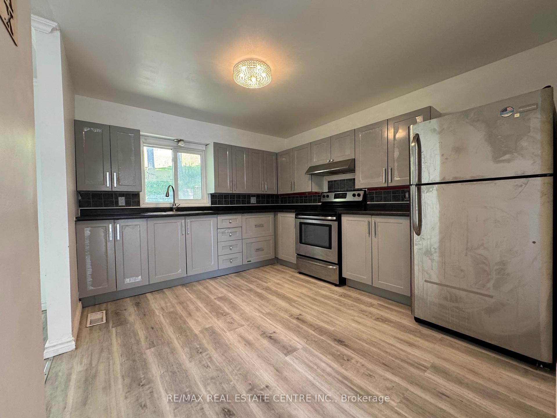 Photo 2 of Unit 5, 648 Doon Village Road, Kitchener, Pioneer Park — HOMEH