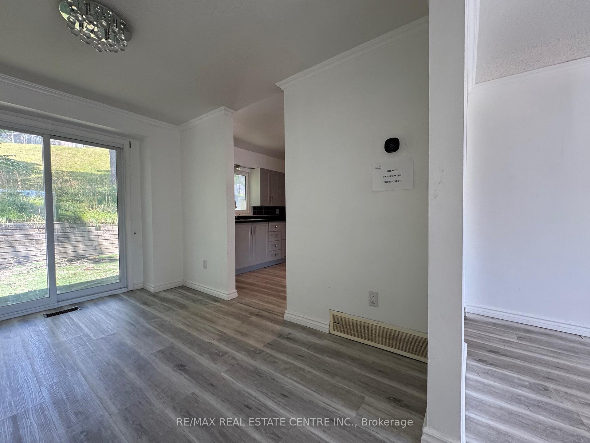 Photo 3 of Unit 5, 648 Doon Village Road, Kitchener, Pioneer Park — HOMEH