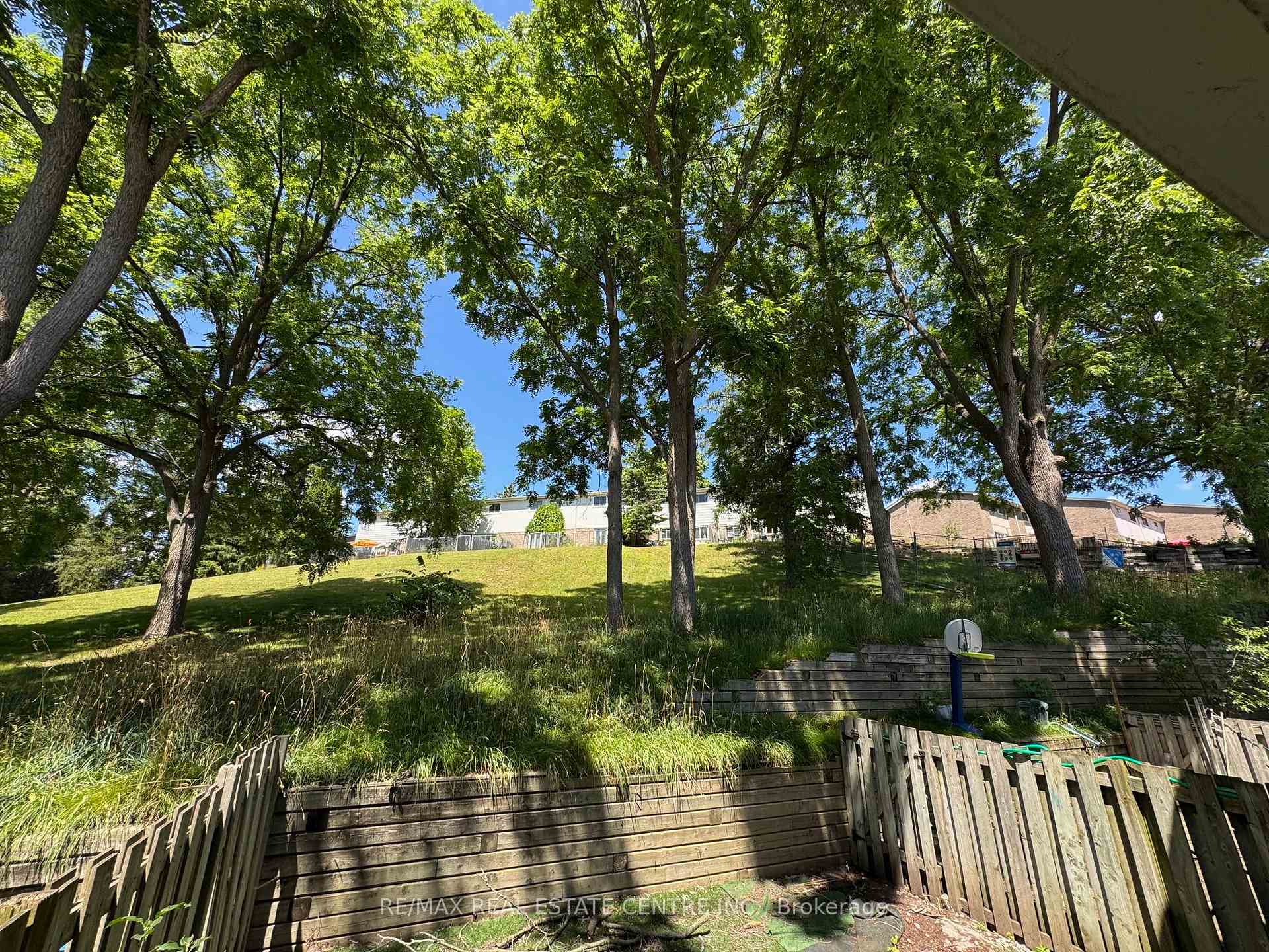 Photo 5 of Unit 5, 648 Doon Village Road, Kitchener, Pioneer Park — HOMEH