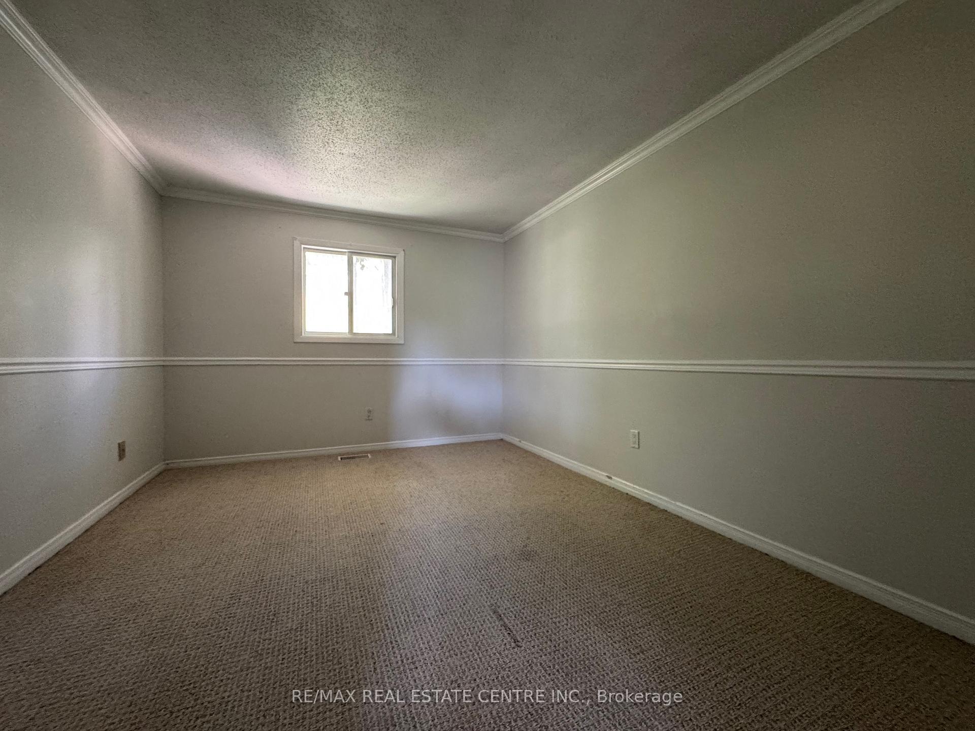 Photo 6 of Unit 5, 648 Doon Village Road, Kitchener, Pioneer Park — HOMEH