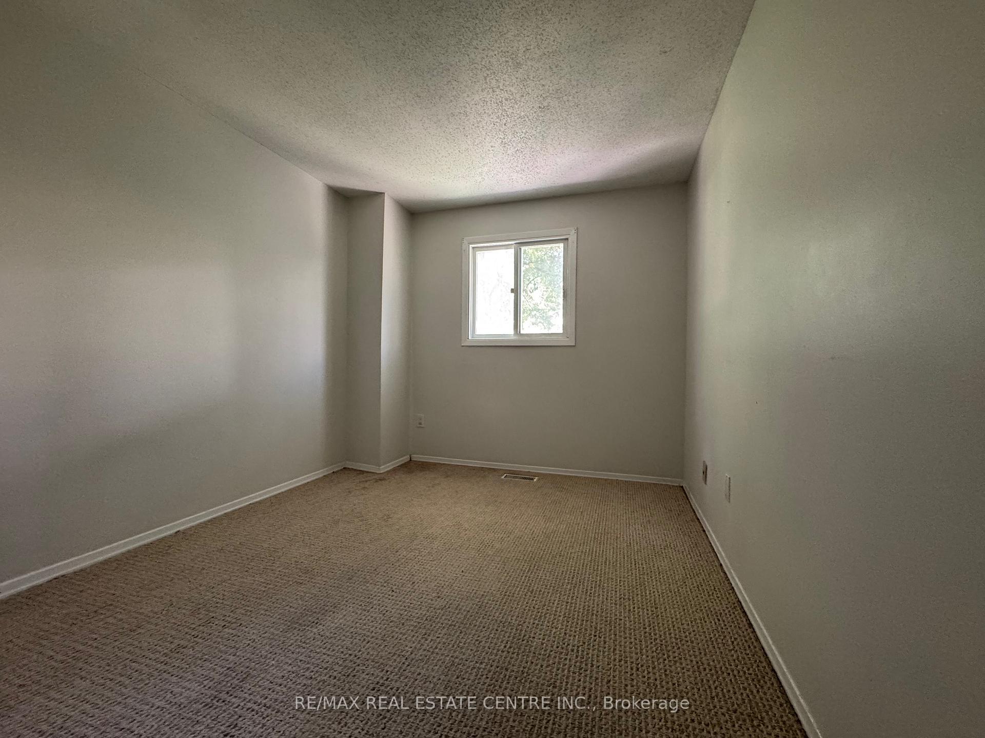 Photo 8 of Unit 5, 648 Doon Village Road, Kitchener, Pioneer Park — HOMEH