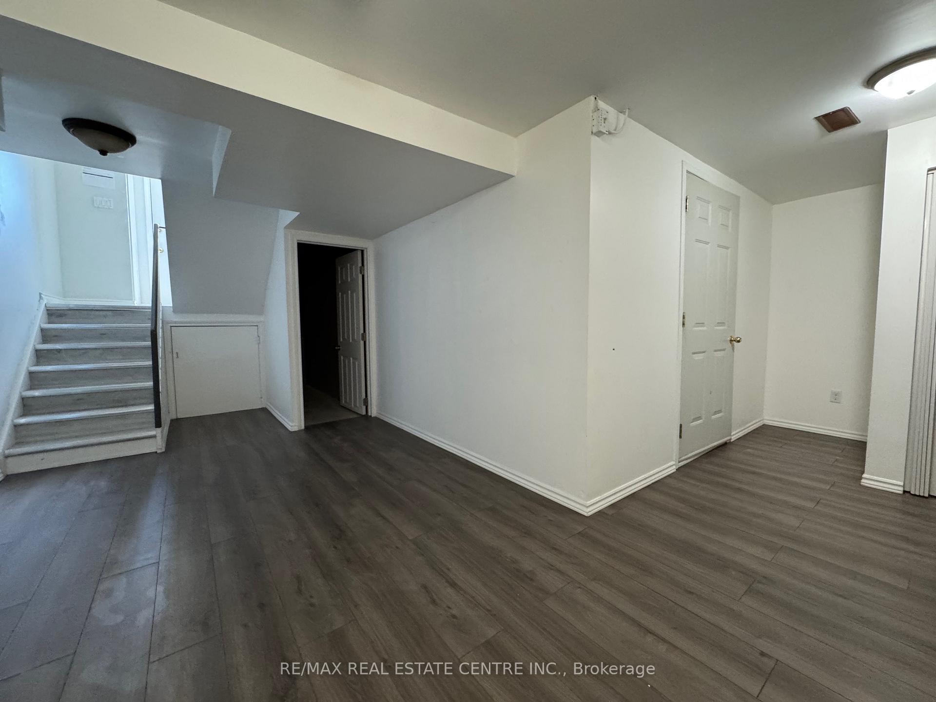 Photo 10 of Unit 5, 648 Doon Village Road, Kitchener, Pioneer Park — HOMEH