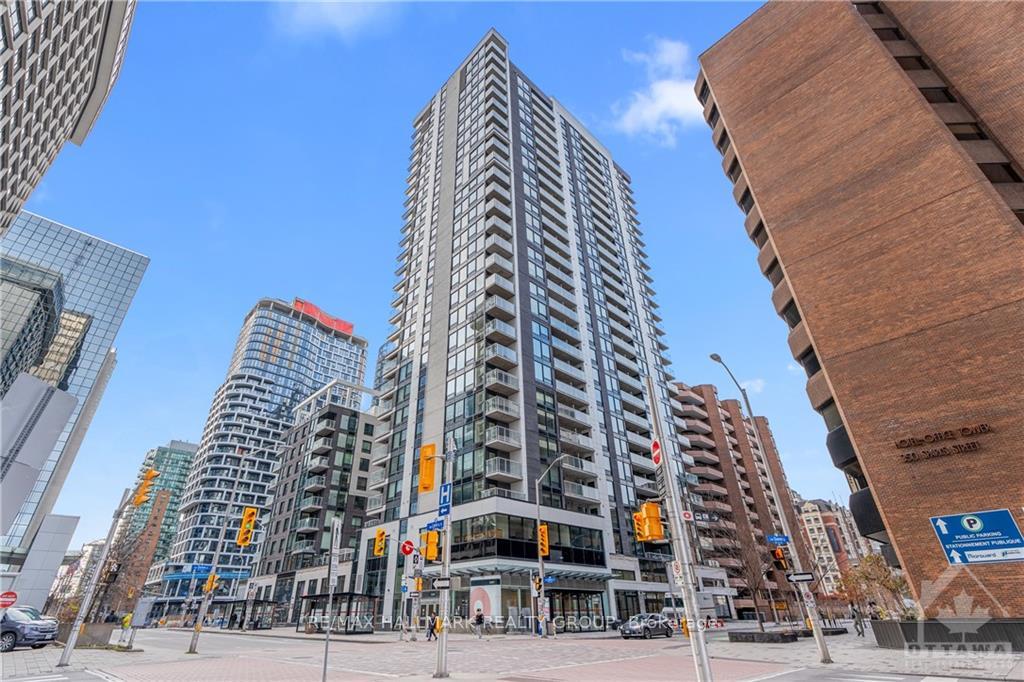 Front of Unit 1403, 340 Queen Street
