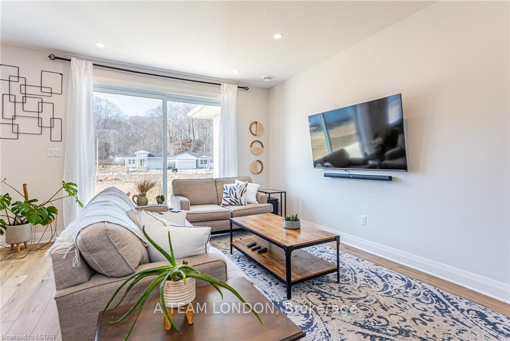 Photo 9 of 407 Breakwater Boulevard, Central Elgin, Rural Central Elgin — HOMEH