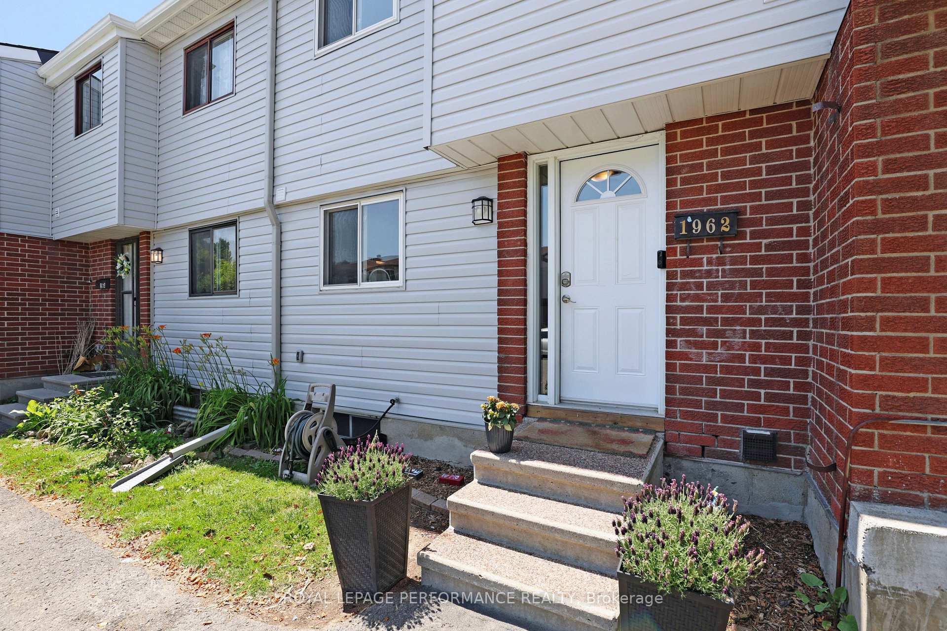 Photo 2 of 1962 Kelden Crescent, Ottawa, Blackburn Hamlet (South) — HOMEH