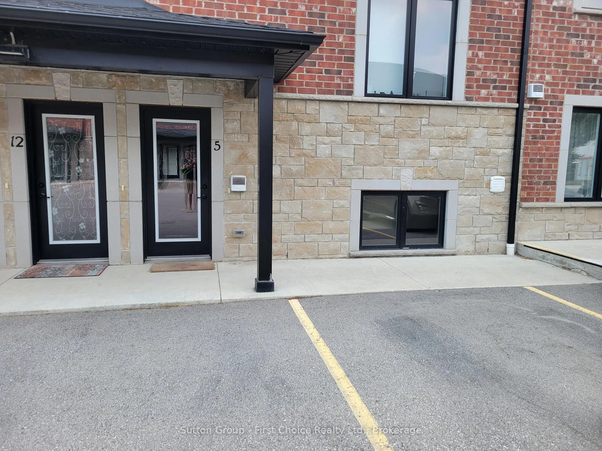 Front of Unit 5, 3205 Vivian Line 37