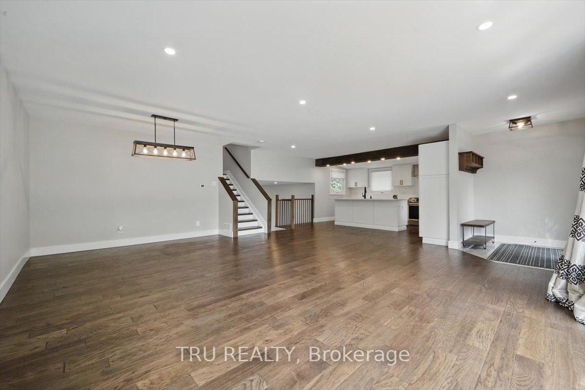 Photo 6 of 2114 Balharrie Avenue, Ottawa, Hawthorne Meadows — HOMEH