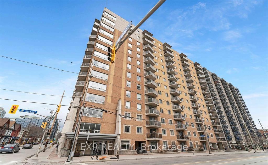 Front of Unit 1106, 429 Somerset Street W