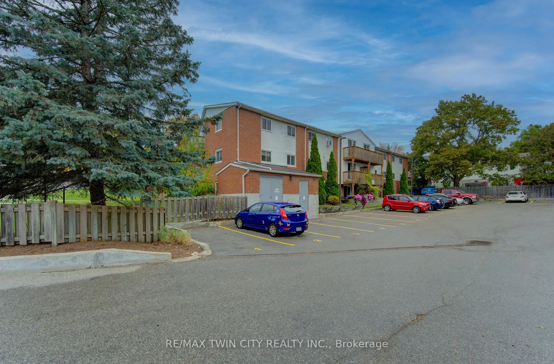 Photo 3 of 30 Bridge Street, Kitchener — HOMEH