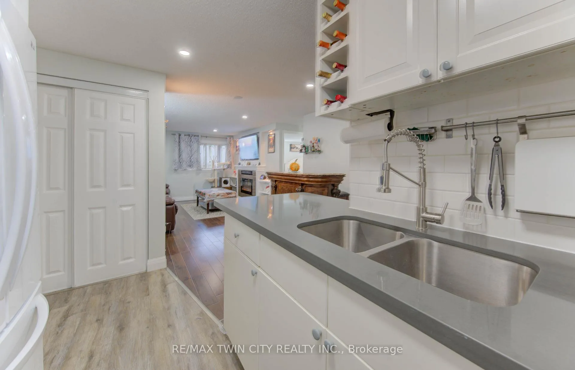 Photo 10 of 30 Bridge Street, Kitchener — HOMEH