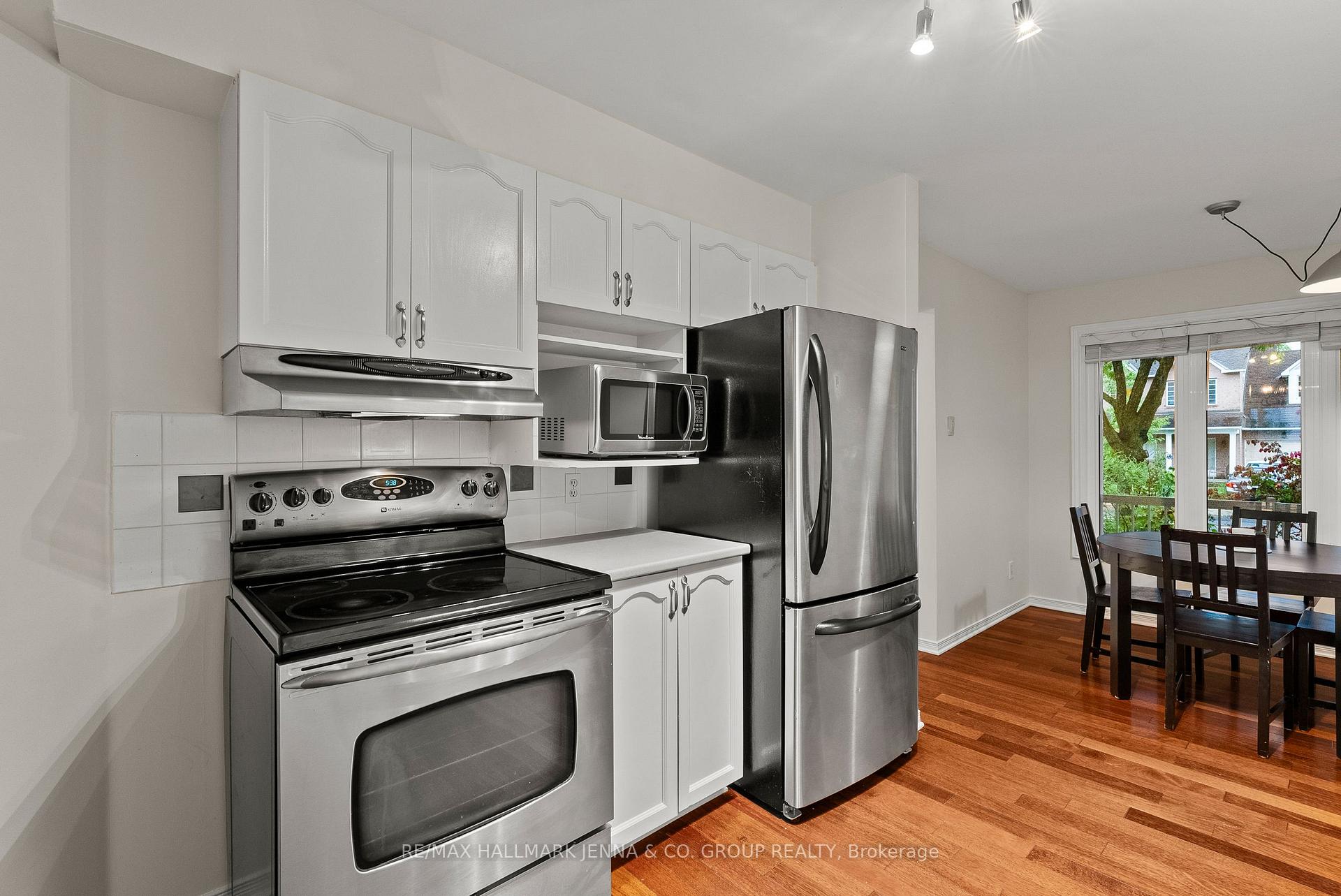 Photo 13 of 364 Stoneway Drive, Ottawa, Barrhaven East — HOMEH
