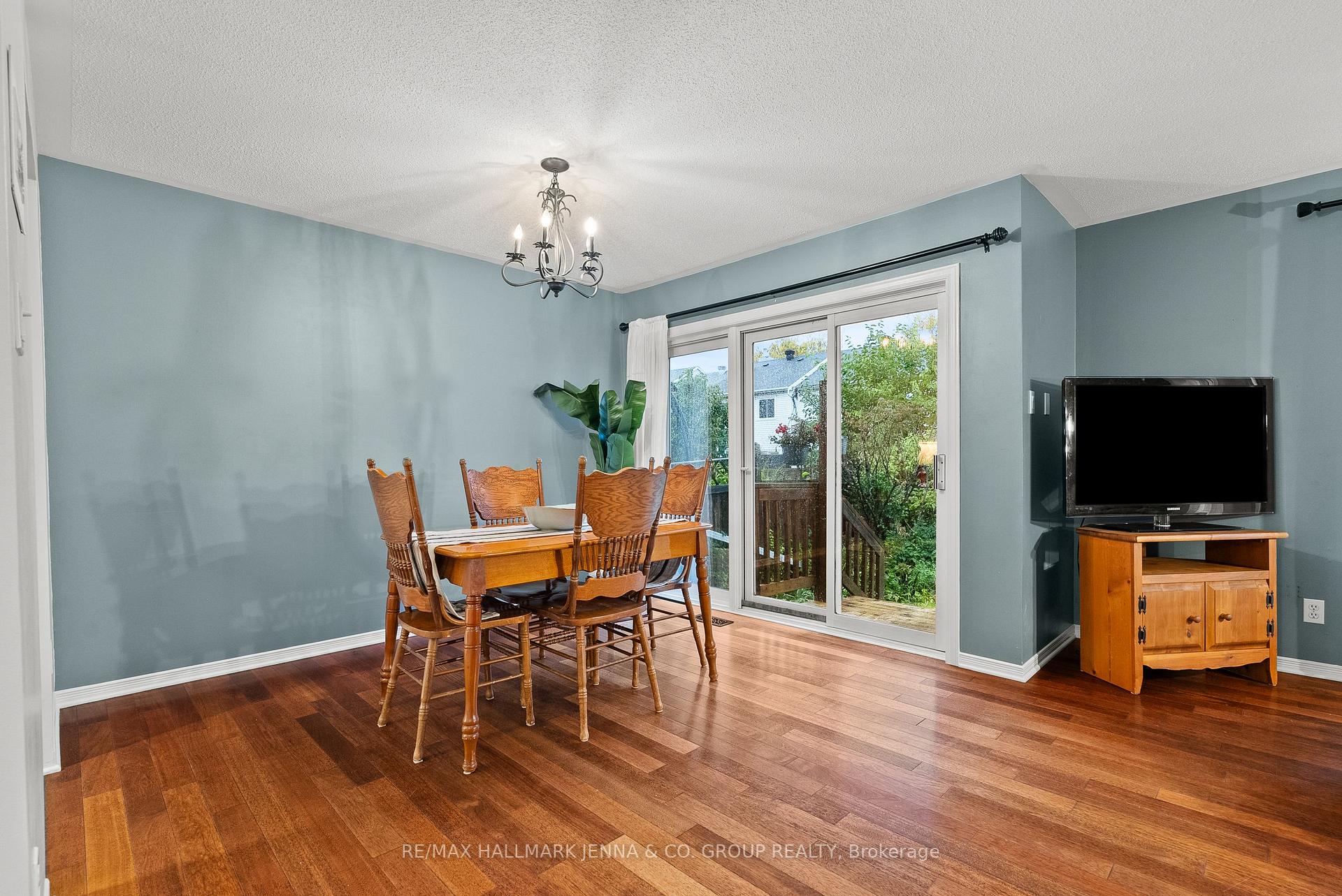 Photo 10 of 364 Stoneway Drive, Ottawa, Barrhaven East — HOMEH