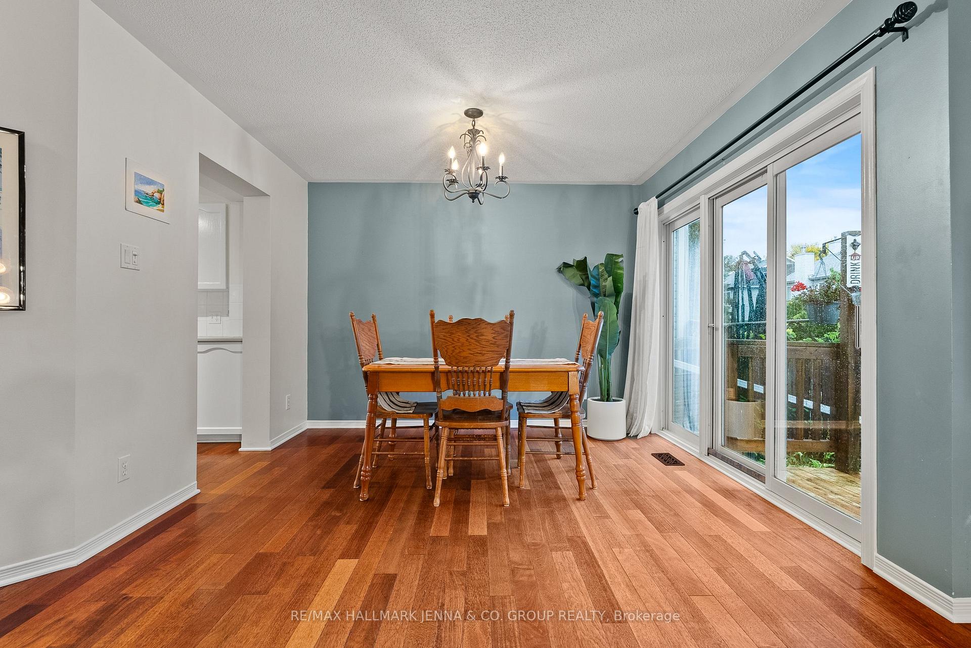Photo 8 of 364 Stoneway Drive, Ottawa, Barrhaven East — HOMEH