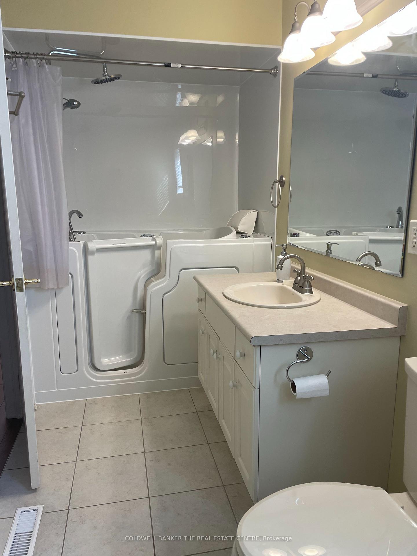 Photo 18 of 133 Bella Vista Trail, New Tecumseth, Rural New Tecumseth — HOMEH