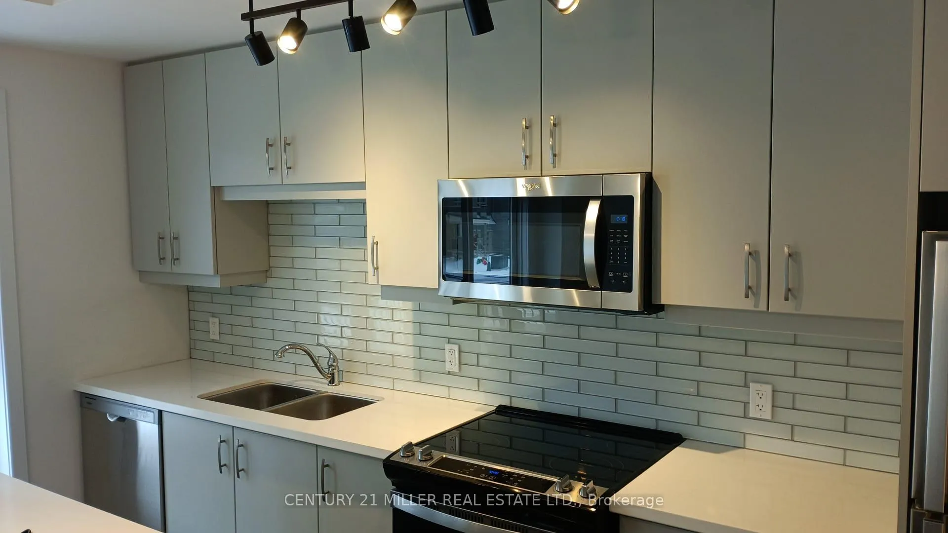 Photo 4 of Unit 31, 70 Kenesky Drive, Hamilton, Waterdown — HOMEH