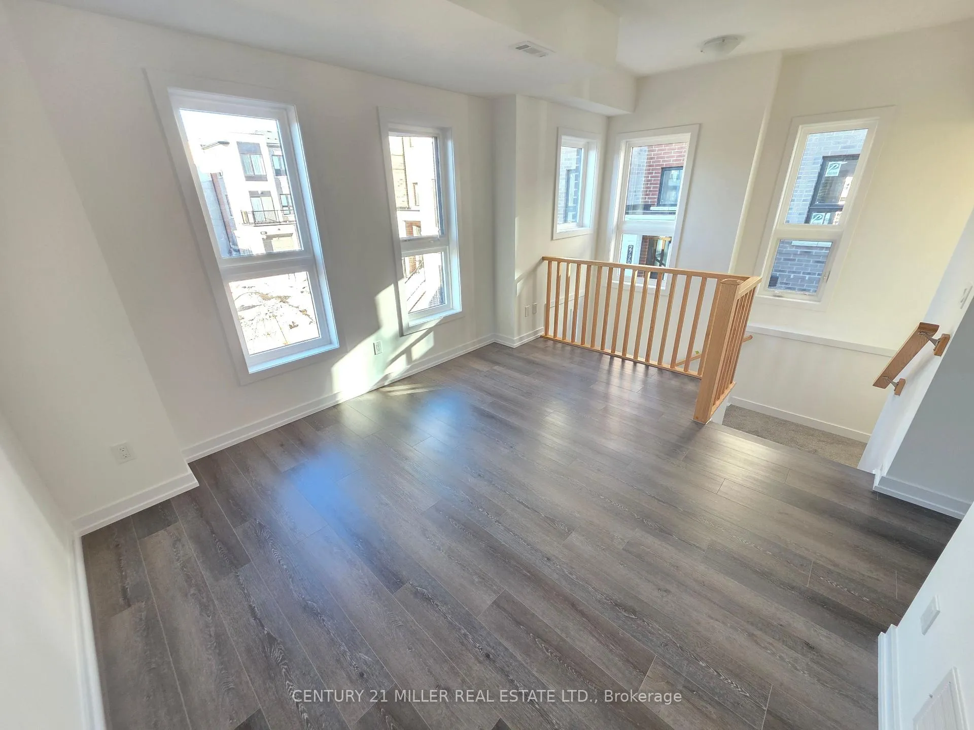 Photo 8 of Unit 31, 70 Kenesky Drive, Hamilton, Waterdown — HOMEH