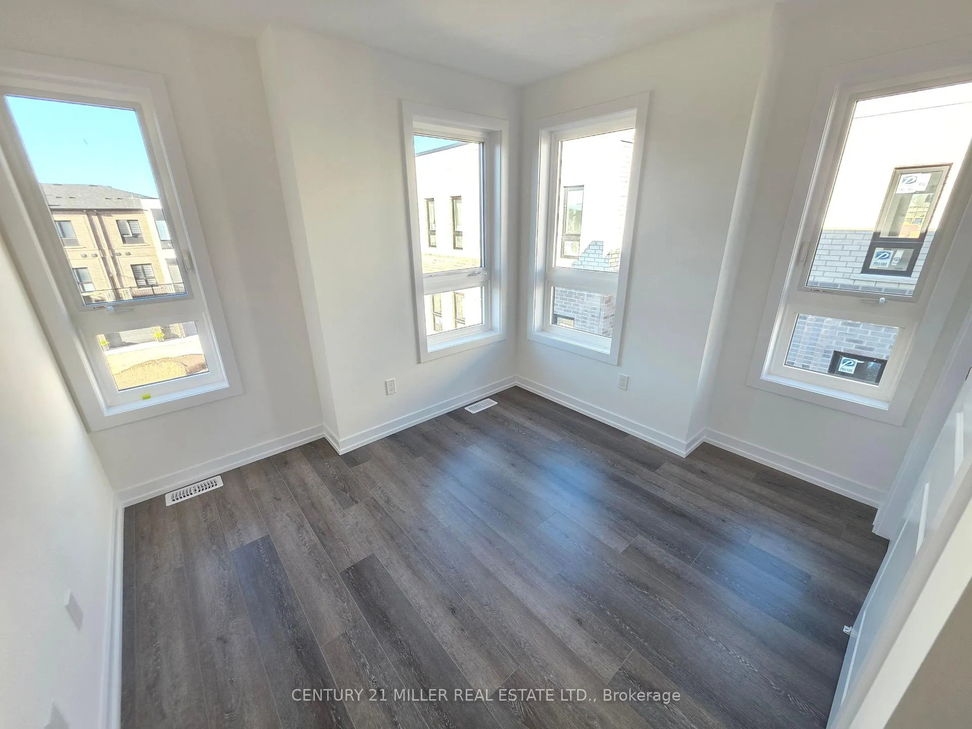 Photo 13 of Unit 31, 70 Kenesky Drive, Hamilton, Waterdown — HOMEH