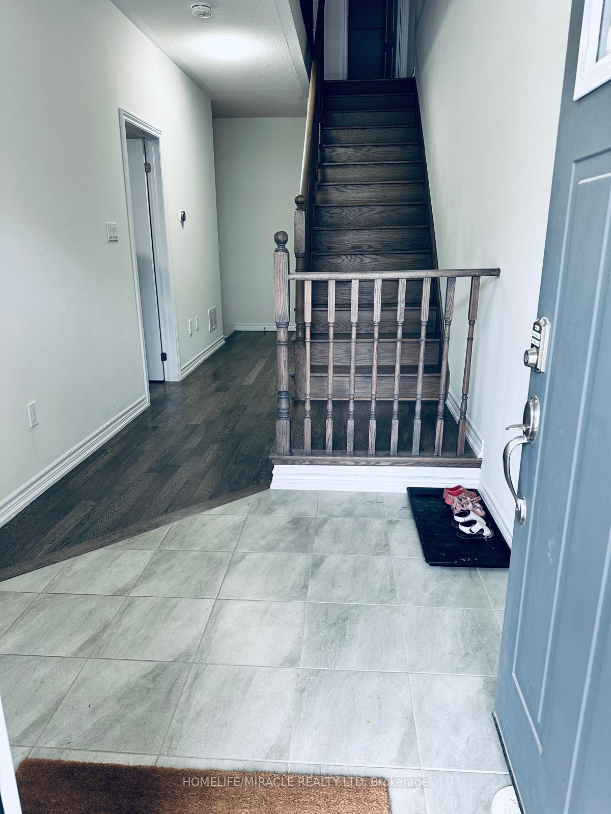 Photo 2 of 18 Petch Avenue, Caledon, Rural Caledon — HOMEH