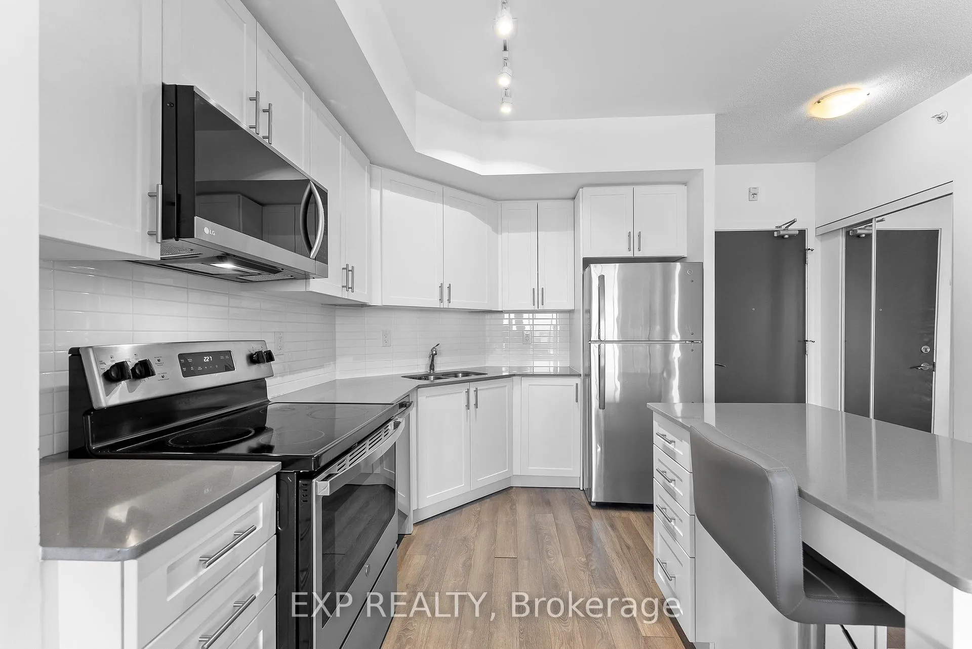 Photo 10 of Unit 219, 550 North Service Road, Grimsby, Grimsby Beach — HOMEH