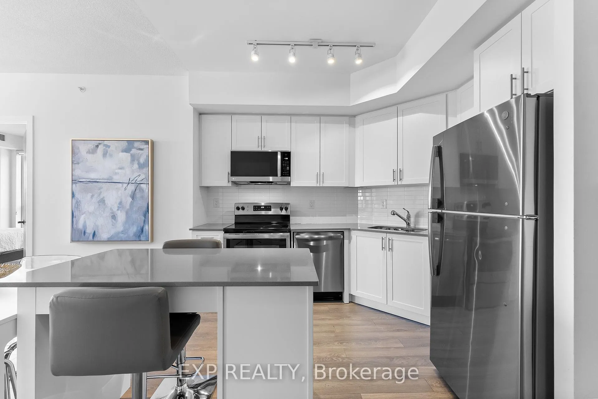 Photo 12 of Unit 219, 550 North Service Road, Grimsby, Grimsby Beach — HOMEH