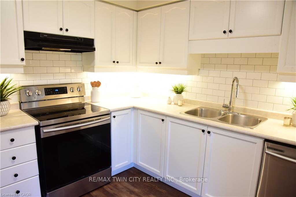 Photo 4 of Unit 19, 42 Green Valley Drive, Kitchener — HOMEH