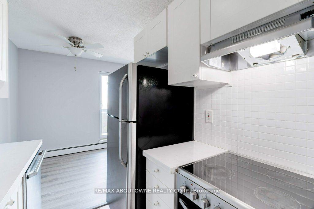 Photo 7 of Unit 903, 81 Charlton Avenue E, Hamilton, Corktown — HOMEH