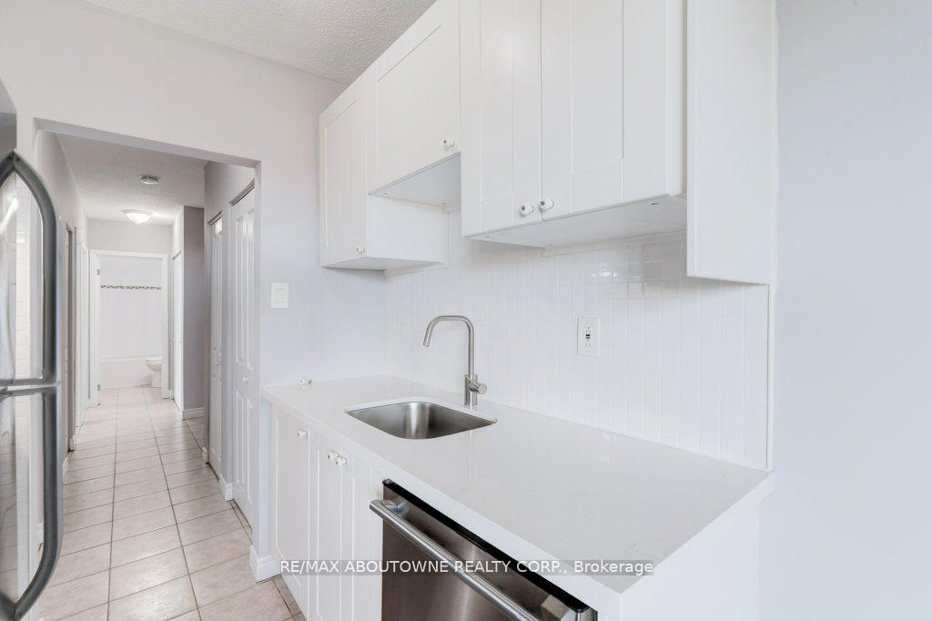 Photo 8 of Unit 903, 81 Charlton Avenue E, Hamilton, Corktown — HOMEH