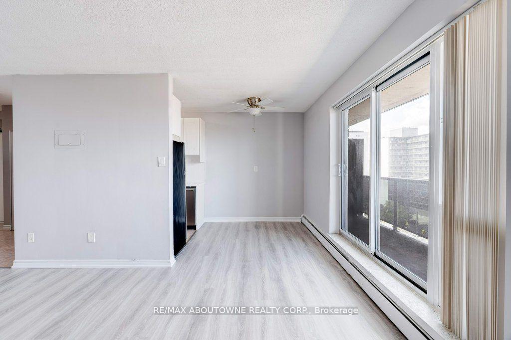 Photo 9 of Unit 903, 81 Charlton Avenue E, Hamilton, Corktown — HOMEH