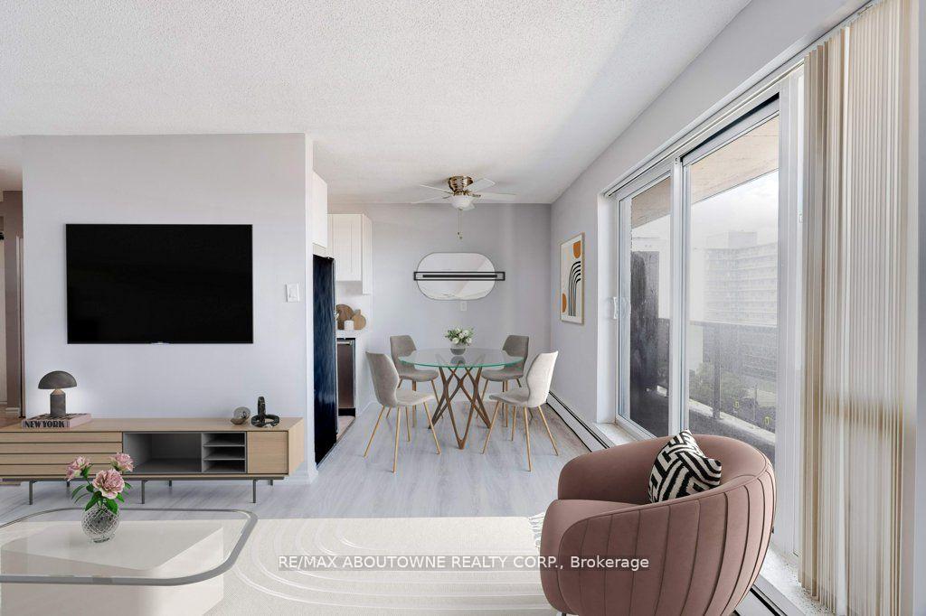 Photo 10 of Unit 903, 81 Charlton Avenue E, Hamilton, Corktown — HOMEH