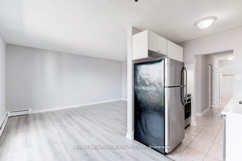 Photo 12 of Unit 903, 81 Charlton Avenue E, Hamilton, Corktown — HOMEH