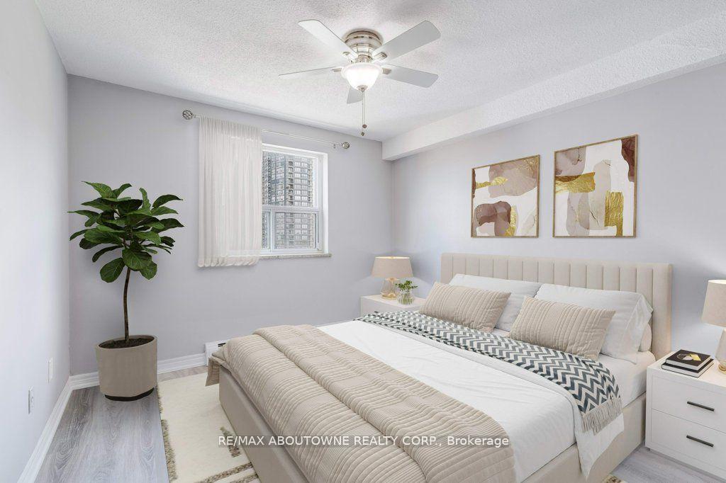 Photo 17 of Unit 903, 81 Charlton Avenue E, Hamilton, Corktown — HOMEH
