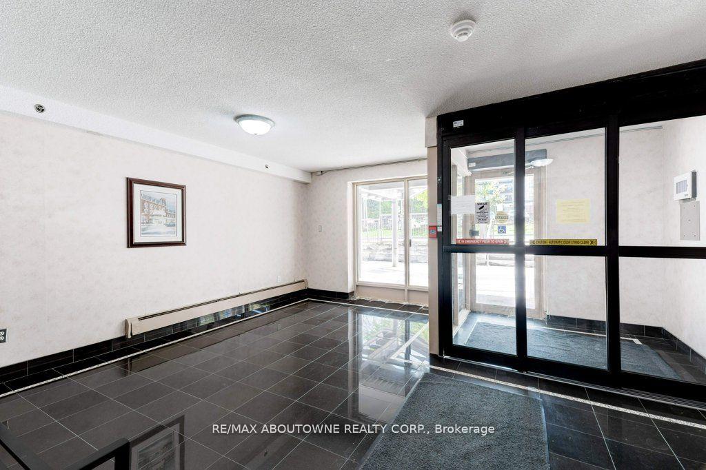 Photo 31 of Unit 903, 81 Charlton Avenue E, Hamilton, Corktown — HOMEH