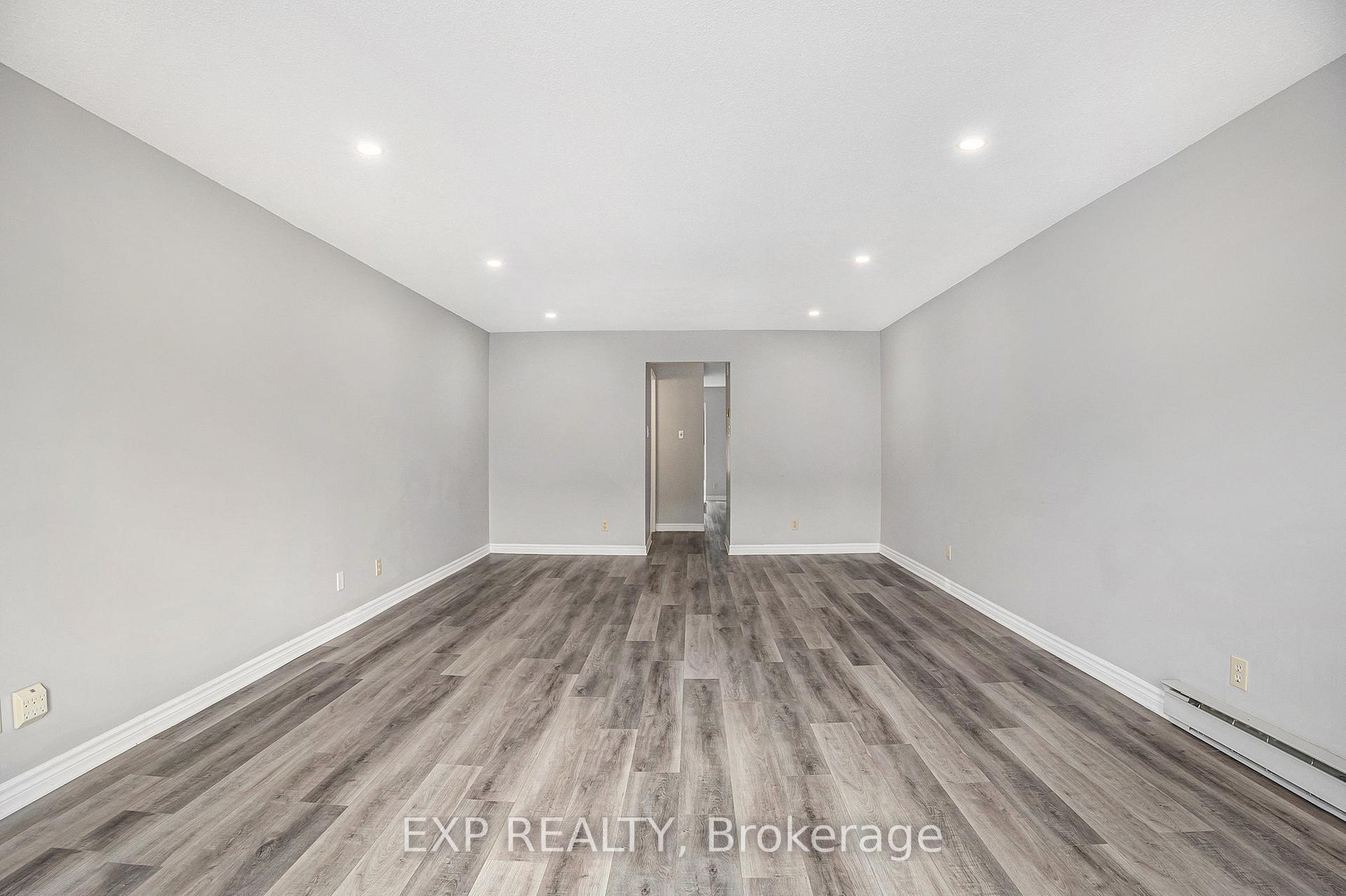 Photo 5 of Unit 67, 131 Rushford Pvt, Ottawa, Hunt Club Park/Greenboro — HOMEH